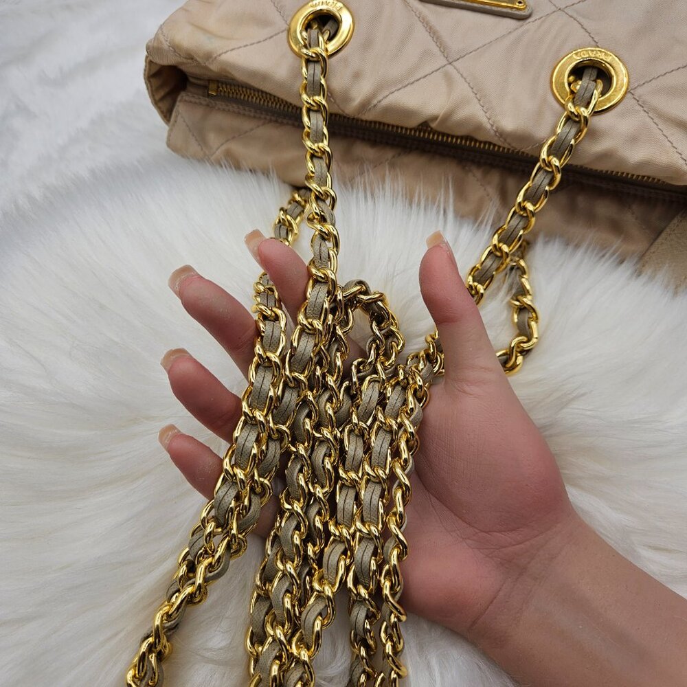 📌SOLD📌Prada  Quilted Nylon Chained Bag - Picture 6 of 17